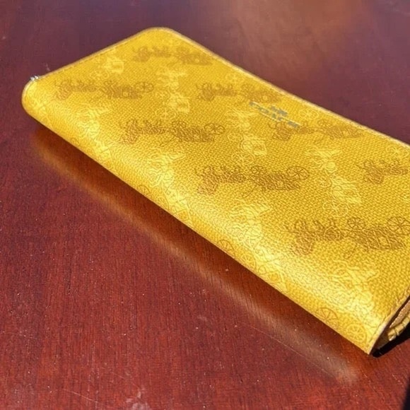 NWT $223 Coach horse and carriage accordion zip wallet - Picture 11 of 14